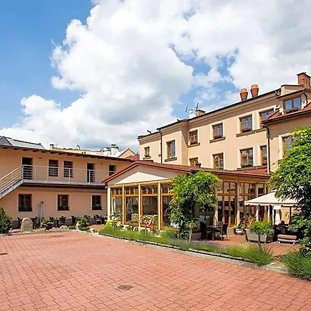 Magistr Hotel *